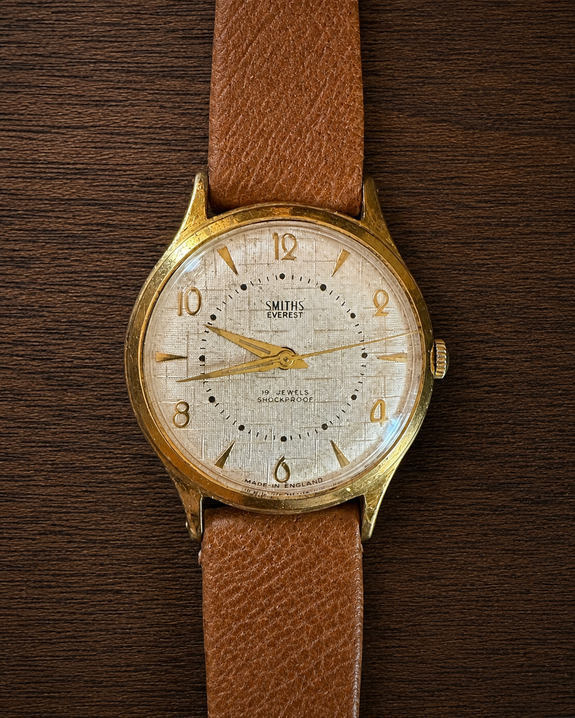 【美品・アンティークなリネンダイヤル】 Smiths Everest ｜ 1965年頃 ｜ 19石 Cal.100 ｜ ゴールドプレート ｜ 英国製 ｜ 手巻き